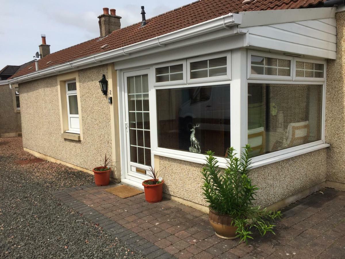 Pippin, Tranquil Scottish Cottage With Hot Tub Airdrie Extérieur photo