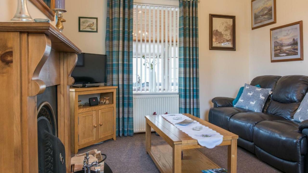 Pippin, Tranquil Scottish Cottage With Hot Tub Airdrie Extérieur photo