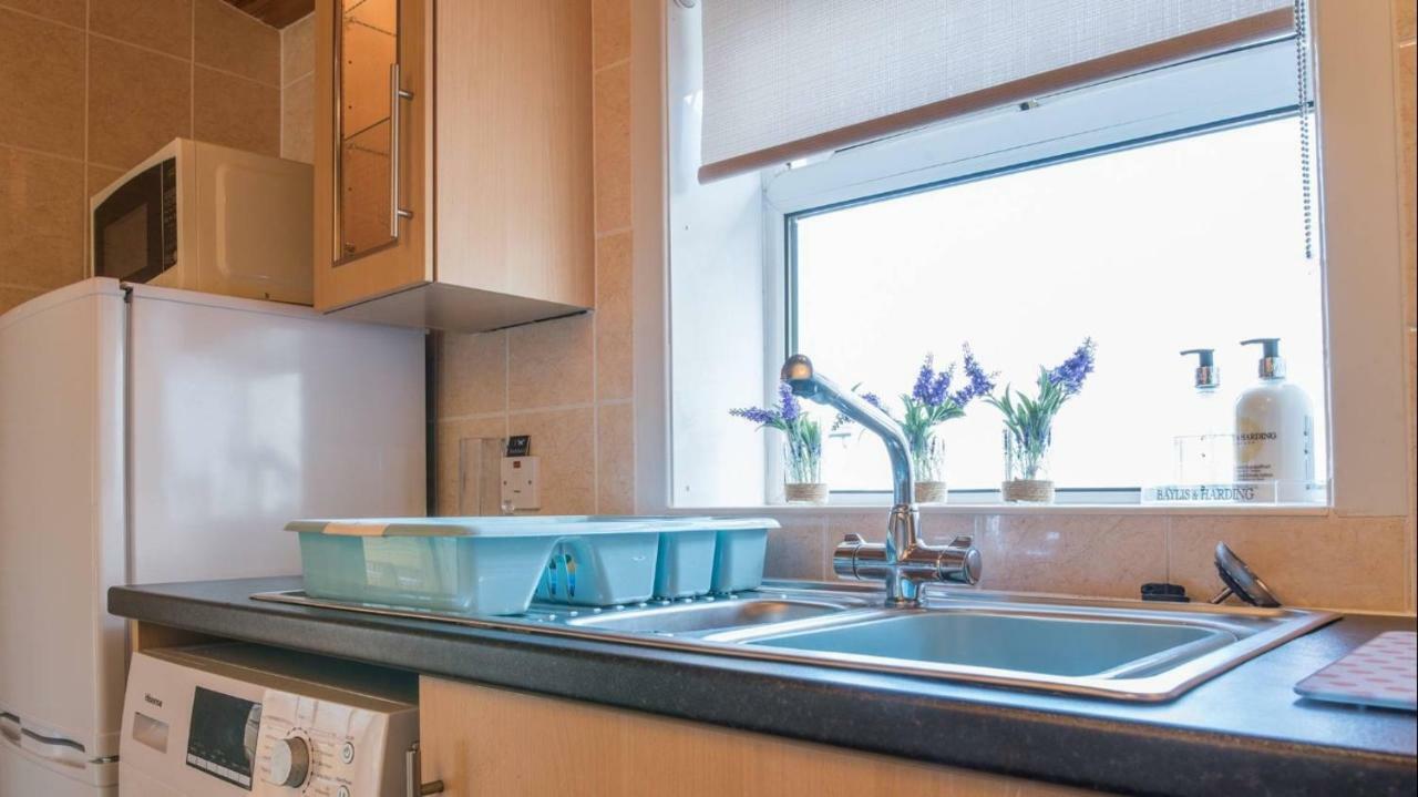 Pippin, Tranquil Scottish Cottage With Hot Tub Airdrie Extérieur photo