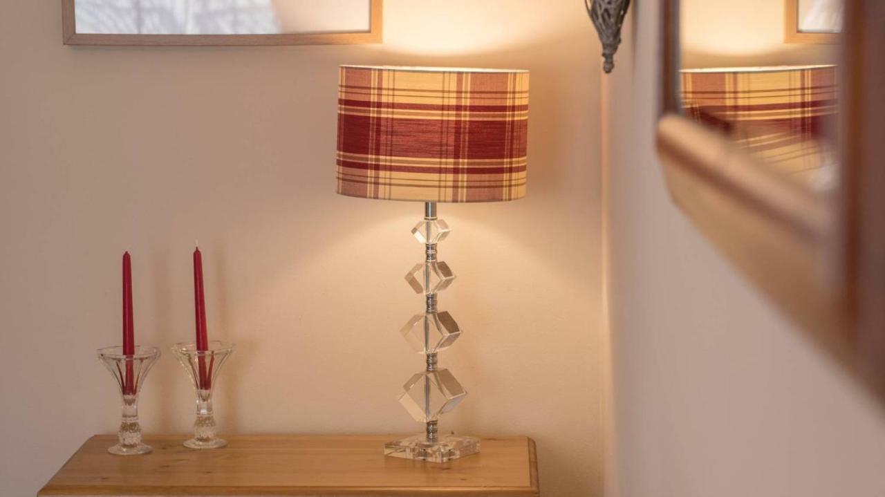 Pippin, Tranquil Scottish Cottage With Hot Tub Airdrie Extérieur photo