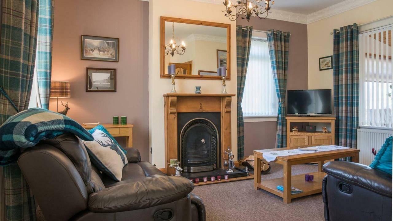 Pippin, Tranquil Scottish Cottage With Hot Tub Airdrie Extérieur photo