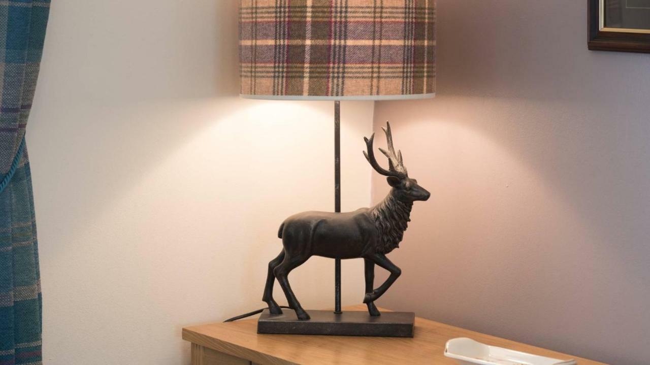 Pippin, Tranquil Scottish Cottage With Hot Tub Airdrie Extérieur photo