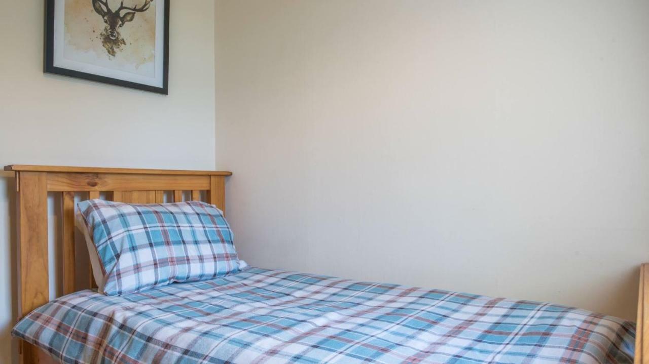 Pippin, Tranquil Scottish Cottage With Hot Tub Airdrie Extérieur photo