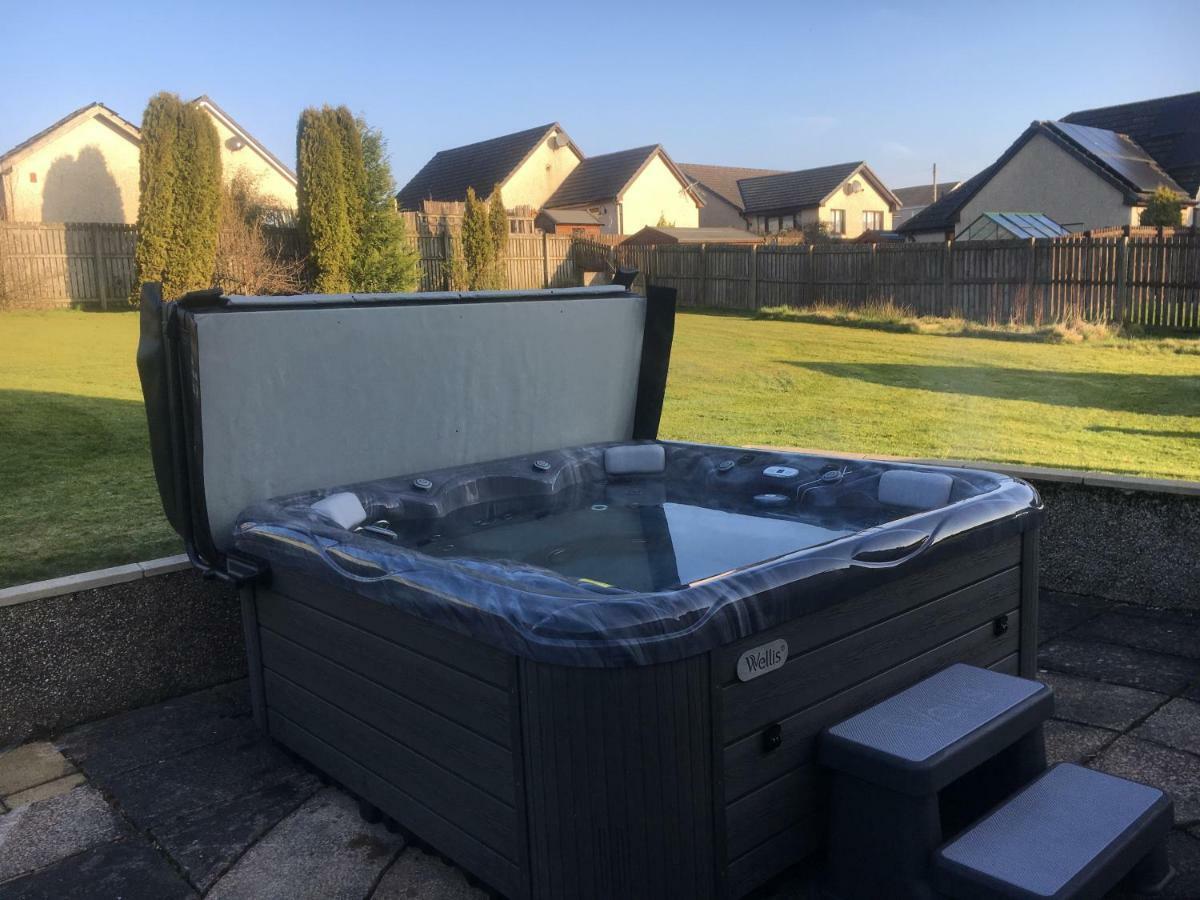 Pippin, Tranquil Scottish Cottage With Hot Tub Airdrie Extérieur photo