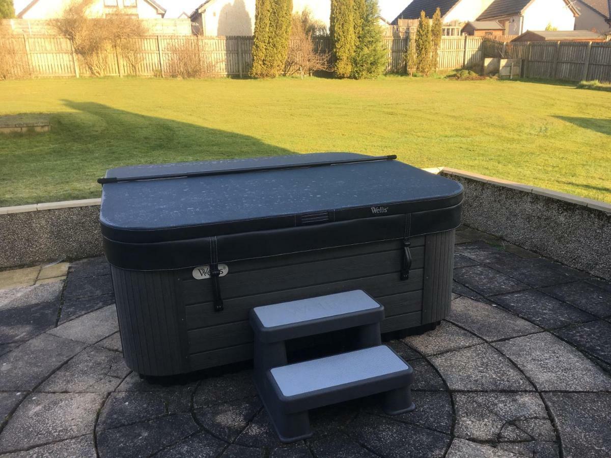 Pippin, Tranquil Scottish Cottage With Hot Tub Airdrie Extérieur photo