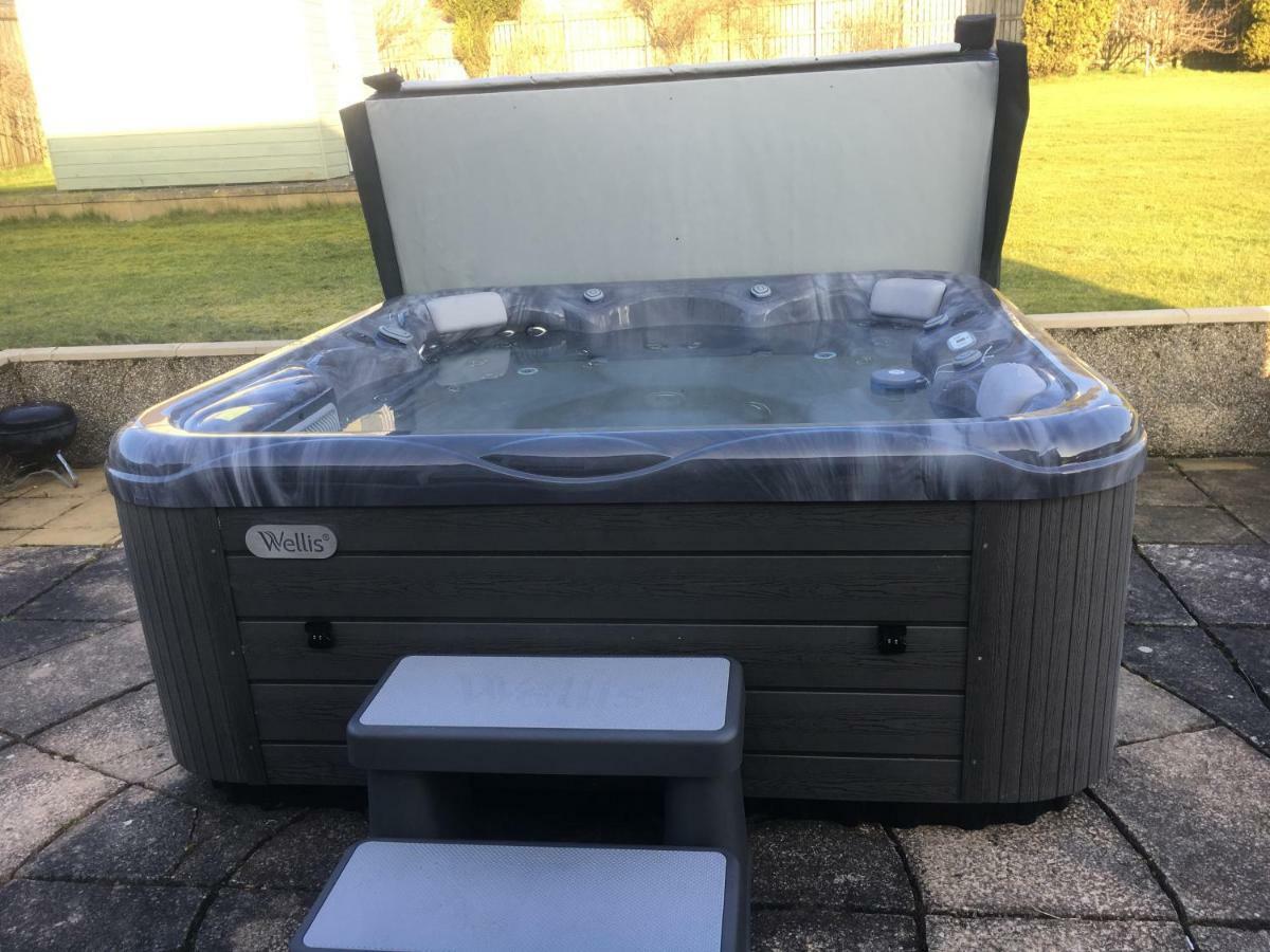 Pippin, Tranquil Scottish Cottage With Hot Tub Airdrie Extérieur photo